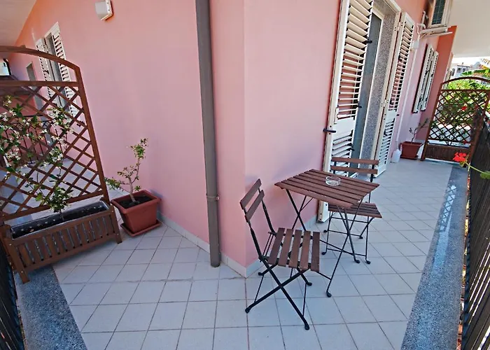 Kosmos Bed & Breakfast 3*