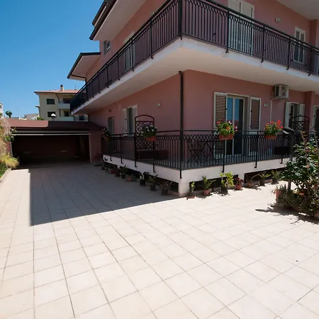 Kosmos Bed & Breakfast 3*