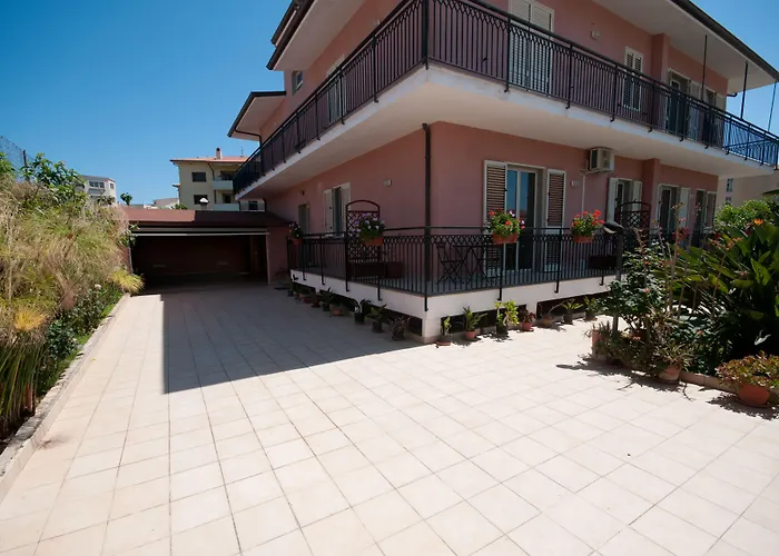 Kosmos Bed & Breakfast 3*